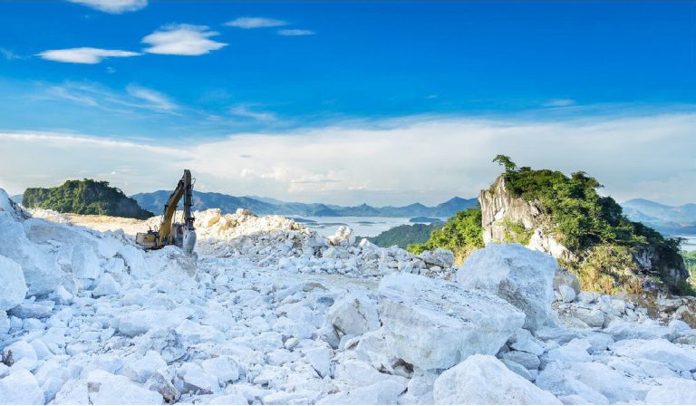 Read more about the article What is CaCO3 Powder? Applications & Key Benefits